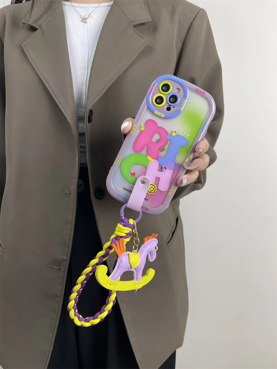 スマホケース スタンド 付き で通勤に活きるアイテムは？