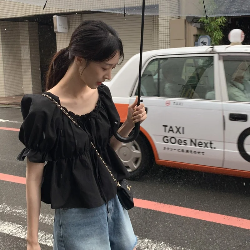 パフスリーブブラウスのファッションコーデ：フランス風リボンデザインで小柄 女性に最適な着こなし