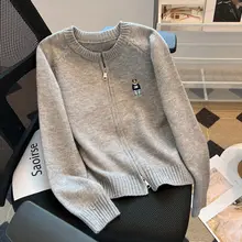 小熊刺繍入りニットカーディガン【ダブルジッパー・ソフトタッチ・レディース】