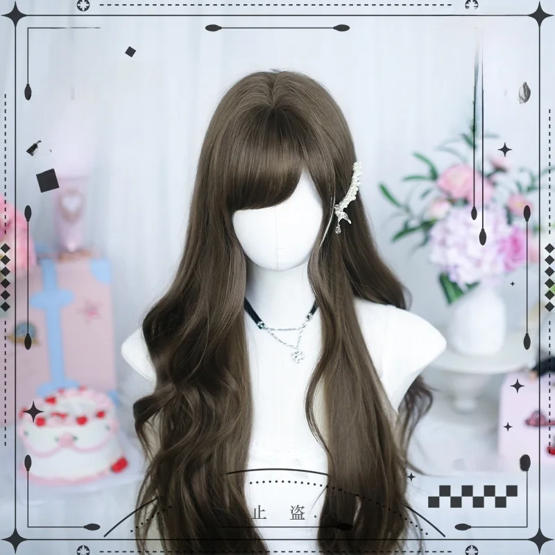 40歳の女性にぴったりのロングヘアスタイルは？ロリータ風カールウィッグが若々しさを呼び起こす理由