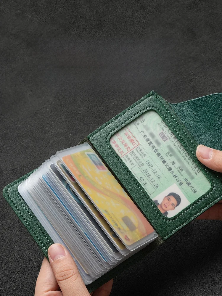 男士用カードケース：極薄コンパクト設計で60カード収納を実現