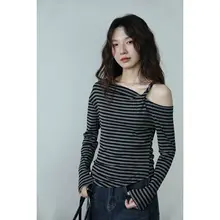 ストライプデザインの斜め襟長袖Tシャツ【通勤用・スリムフィット・ファッション性抜群】