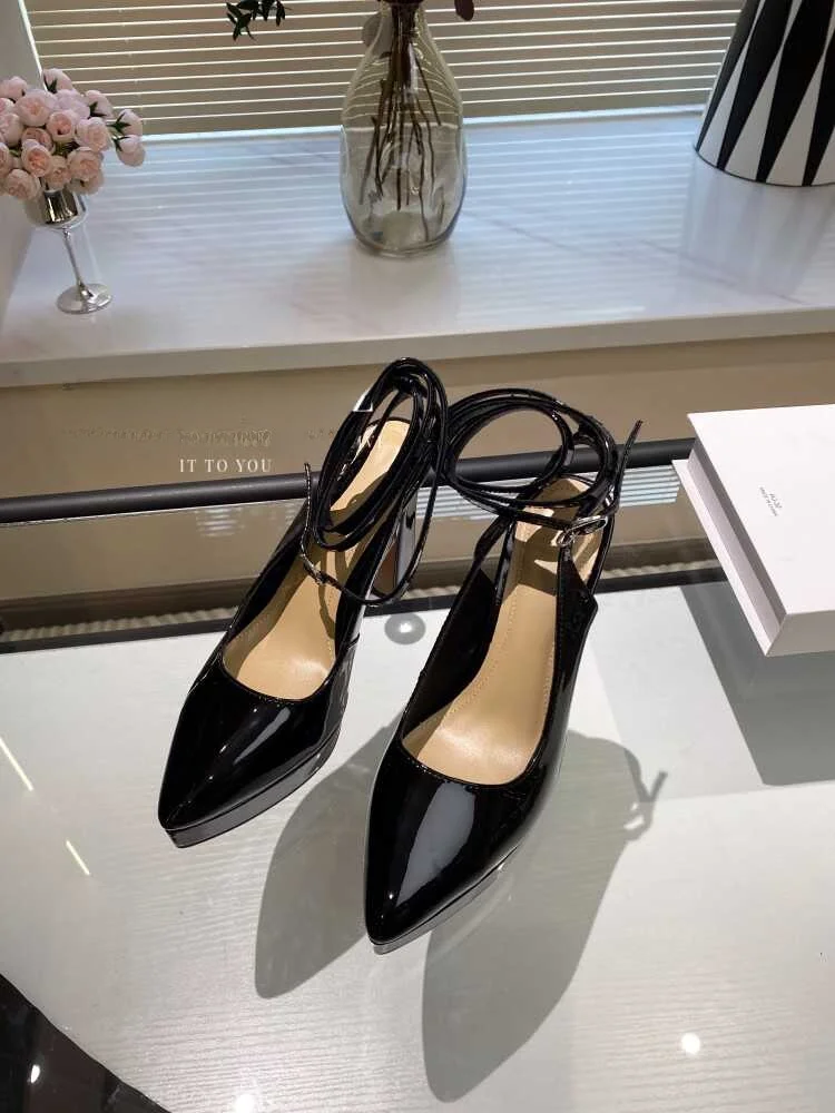 高ヒールパンプスが足にやさしいのは、本当に可能なのか？