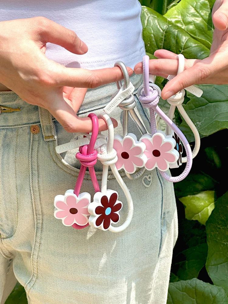 かぎ編みモチーフの花をどう選ぶ？春夏にぴったりなスマホチェーンストラップの選び方を解説