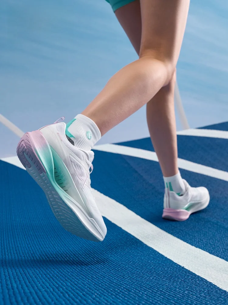 run star motion：女性向け中距離ランニングシューズの快適性と機能解析