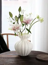 高級感のある侘寂風デザイン陶器の花瓶【白色・テーブル装飾用】