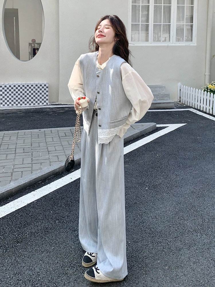 カーキニットベストの取り入れ方は？厳選4選で通勤・カジュアル・春・冬に合うスタイルを提案