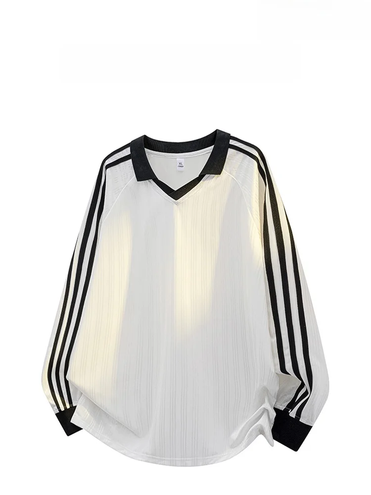 サッカー観戦の日にどんなTシャツを着るべき？青春風のカップルアイテムが解決する3つの悩み