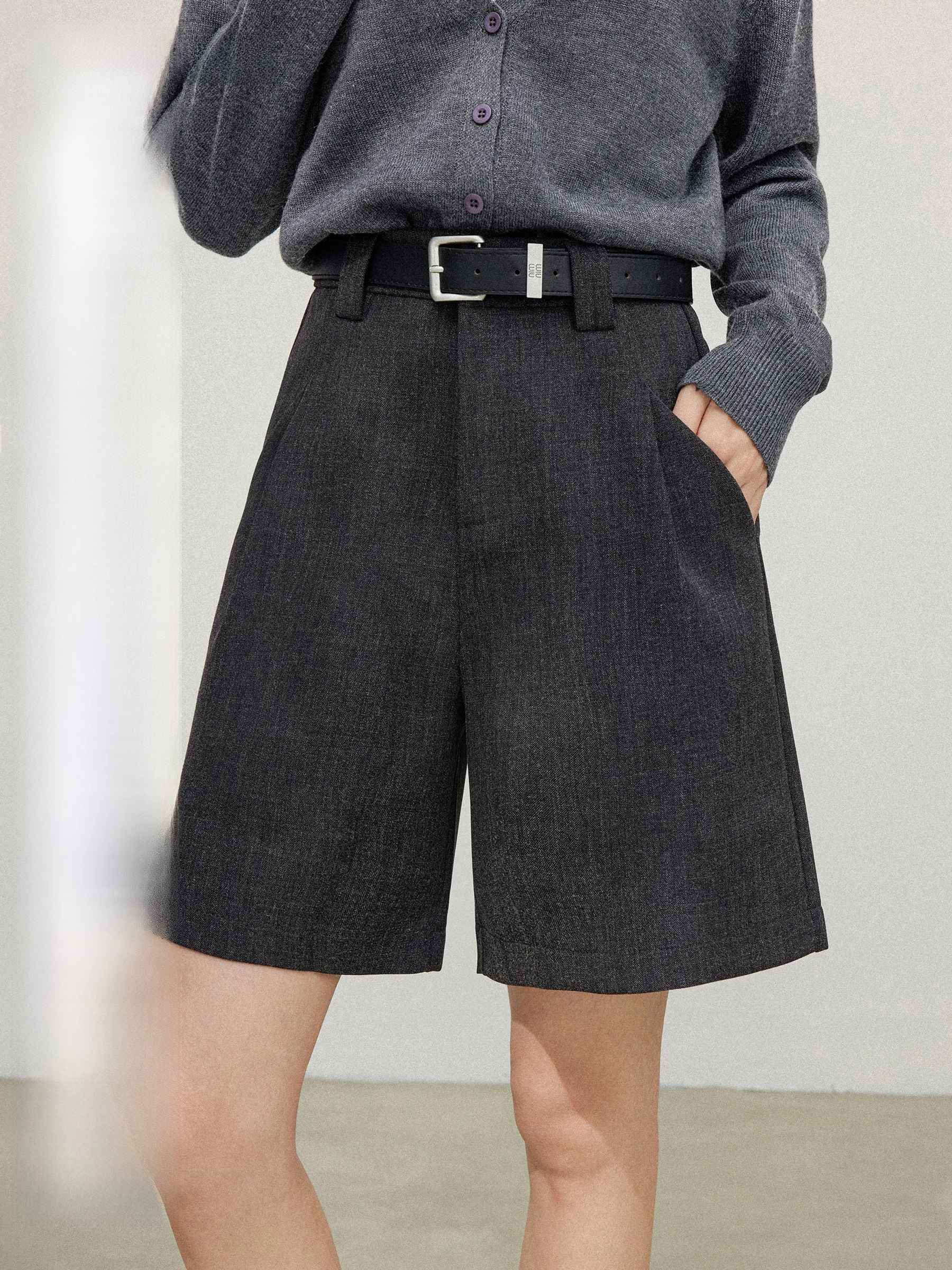 5月末にどんな服装が旬か？高腰Aラインワイドレッグショートパンツが解決する通勤とリラックスのバランス