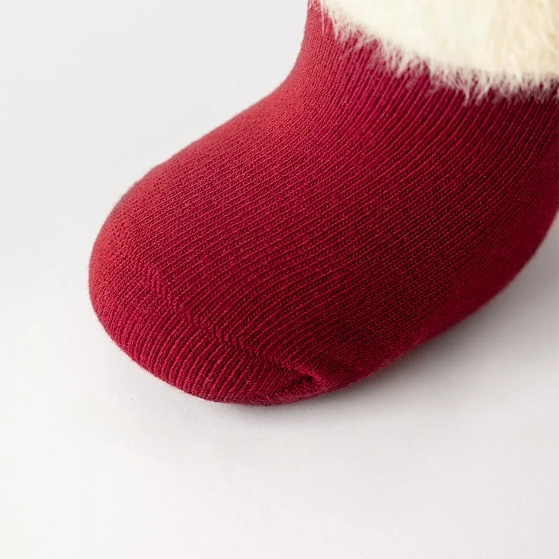 1歳半から3歳までのお子様に贈る、クリスマスプレゼントとして最適なソックスは？