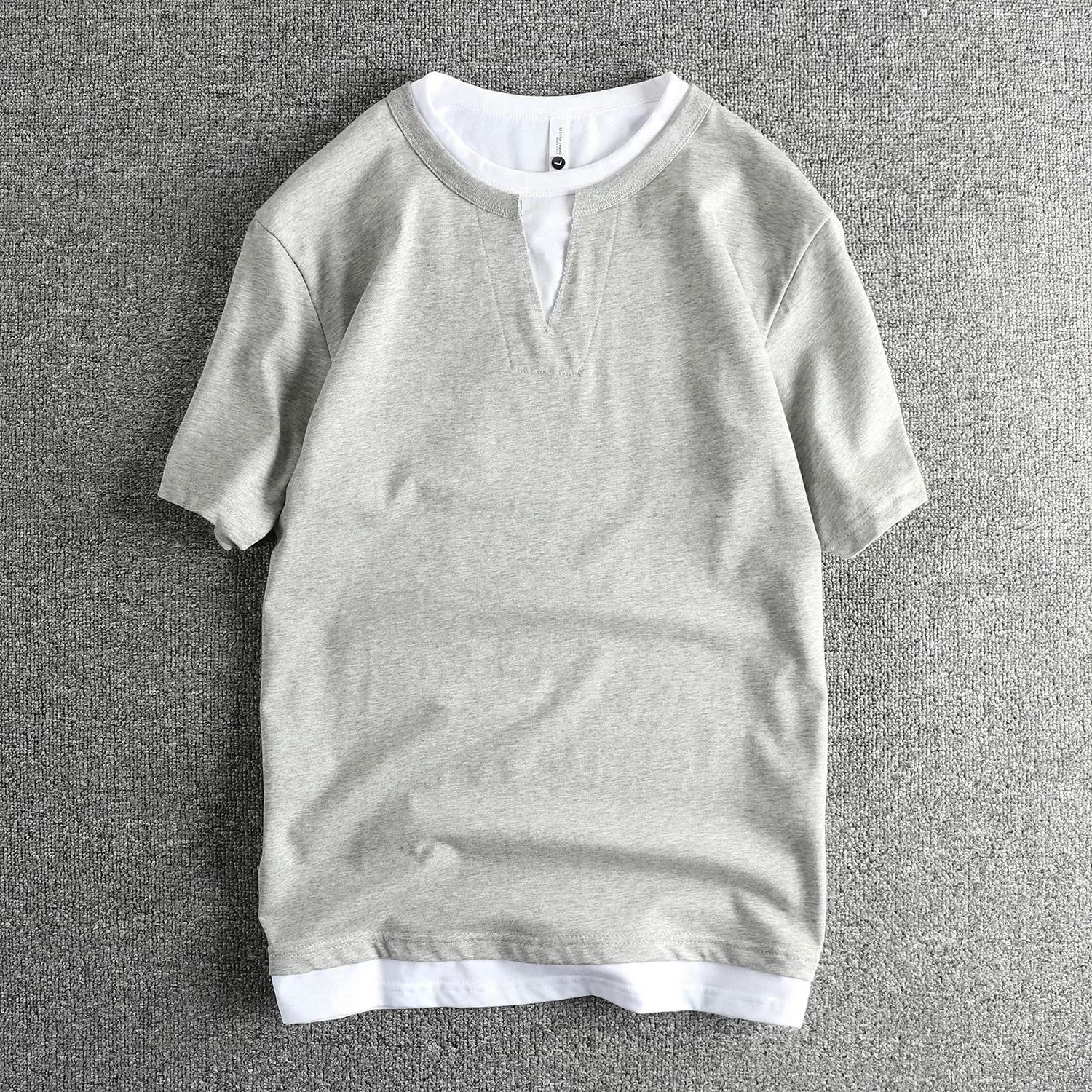 「Tシャツ 重ね着 メンズ ダサい」という悩み、実はこれ1つで解決できる？