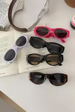 女性用オーバル型キャットアイサングラス【レトロデザイン・UVカット・小顔効果】