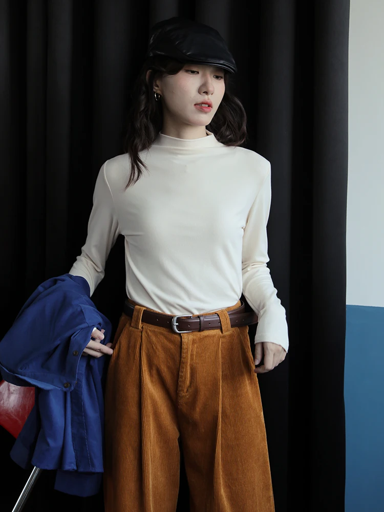 淡いアプリコット色の秋冬用シンプルスタイル ハイネックTシャツ【細身効果・レトロデザイン】 韓国系ファッションのリラックススタイル