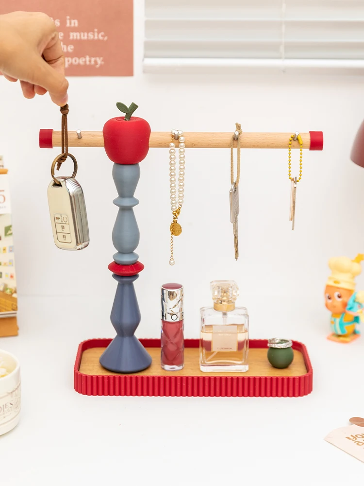 部屋のワンポイントにできるクリスマストレイは、どう選ぶ？
