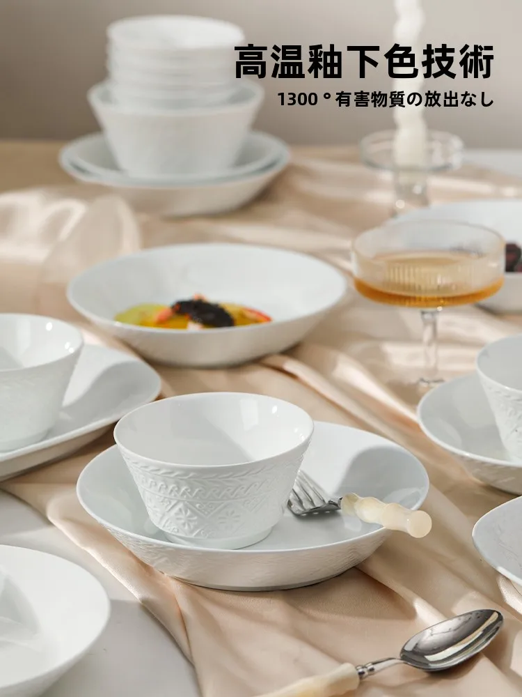 高級感ある浮彫デザインの陶器製プレート：つまみ細工 デザイン と 角隠し の実用性を解説