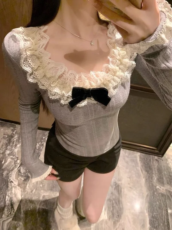 甘さ溢れるレース切り替えスクエアネック長袖Tシャツ【大人可愛いデザイン・春用】