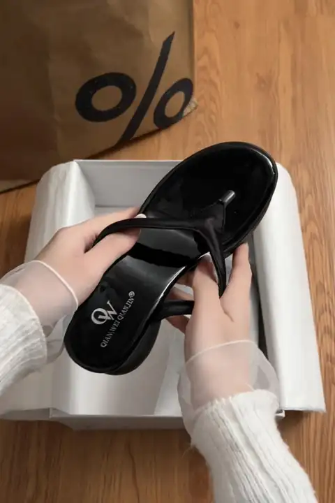黒のヒール付きフレンチスタイルビーチサンダル【滑り止め・女性用・夏用】