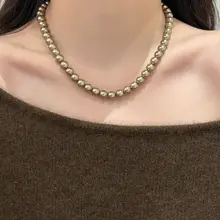 モカ金色と茶色のパールネックレス【秋冬用・センスあるデザイン・ニットアクセサリー】