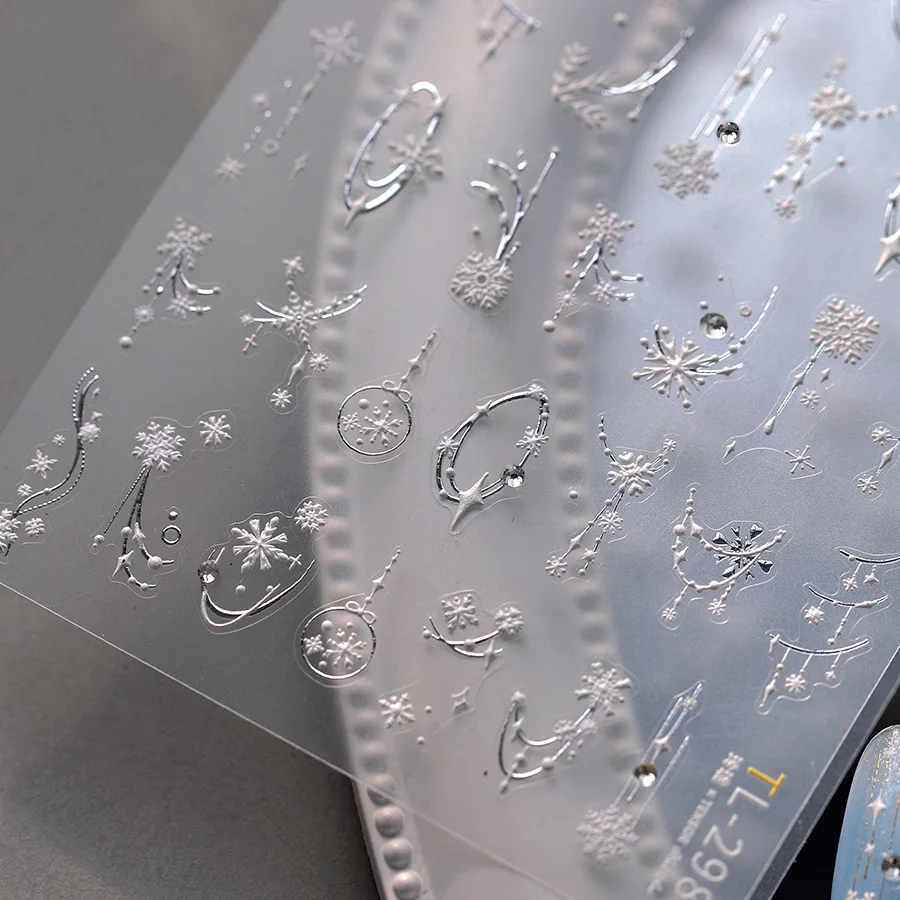 立体雪の結晶デザインのネイルステッカー【ゴールドアクセント・デコレーション用・小さな模様】