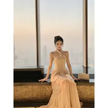 個性的なバックスリットトップス【ノースリーブ・ハイネック・ウエスト絞り】
