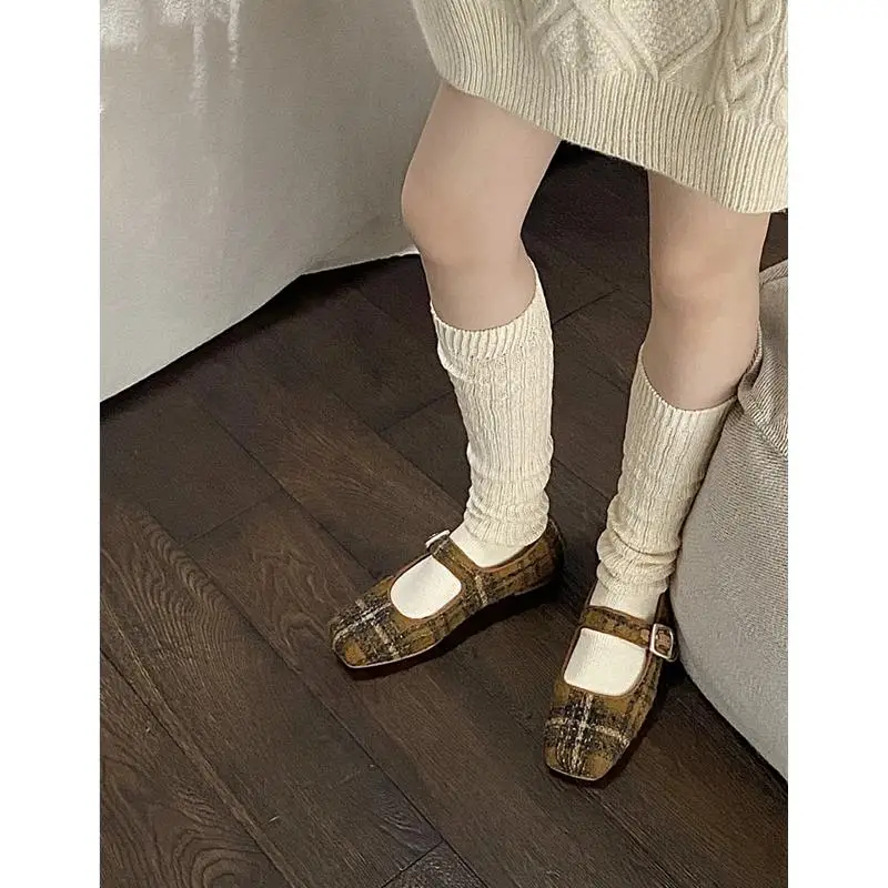 制服ソックスを選ぶべき理由は？その美しさと機能性が、日常のスタイルを変える