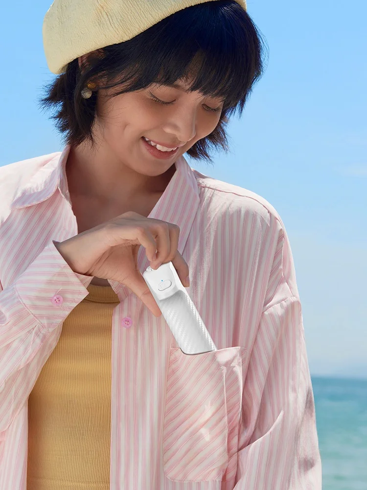 スマホで動画を作るにはミニ自撮り棒が不可欠