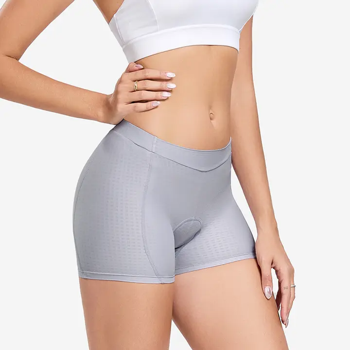 Santic 通気性抜群の女性用サイクリングショーツ【四季用・快適なフィット感】