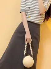 洗練されたデザインの美しいブラウス【春夏用・大きいサイズ・気品あるスタイル】