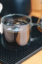 透明な二重構造のアメリカンコーヒーカップ【デザインガラス・ブラック・高級感】