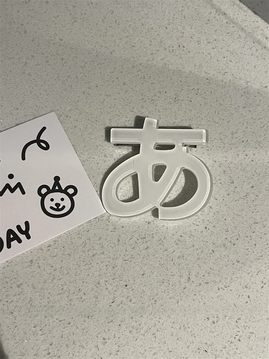 あいうえお表 手作り に 使える 可愛らしいデザインのひらがなヘアピン