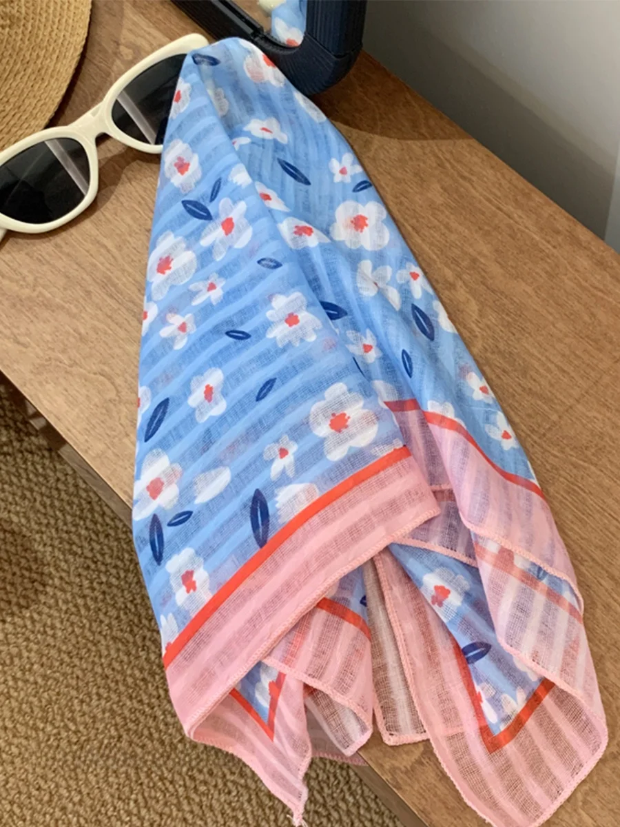 フラワープリント小型スカーフ：花粉対策グッズとしての女性向け遮陽デザインと高級感の実証