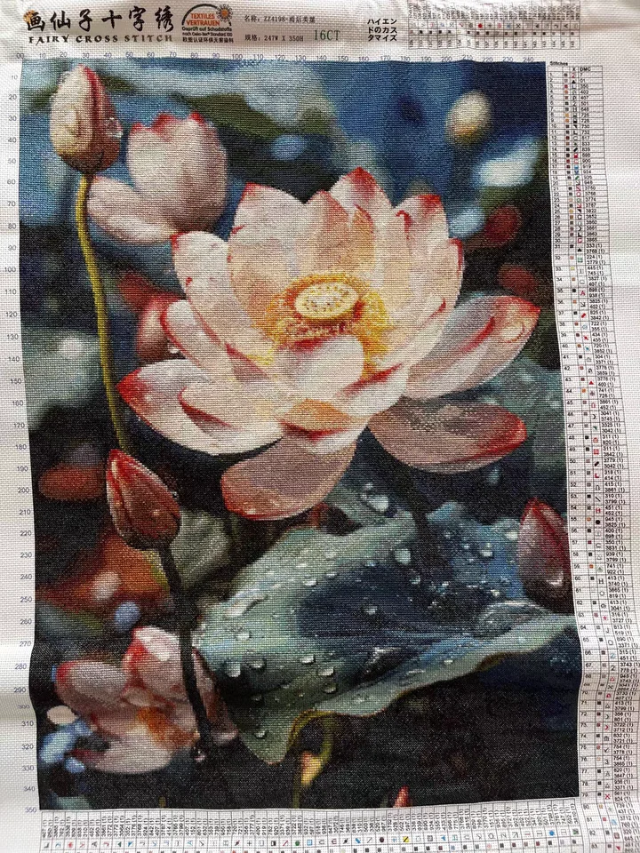 雨後の蓮の刺繍【シンプルデザイン・リビングや寝室、ダイニング用】
