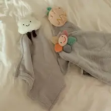 ひまわりデザインの吸水速乾ハンドタオル【かわいいフック付き・コーラルフリース製】