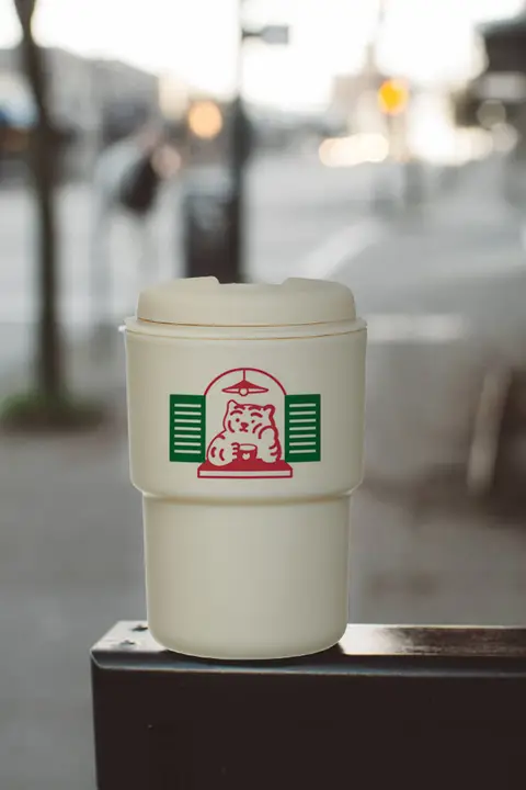韓国風デザインの個性的なコーヒートラベルカップ【男女兼用・冷飲対応】