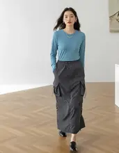 シンプルデザインの長袖ハイネックニットトップス【春秋用・極上の柔らかさ・着瘦せ効果】