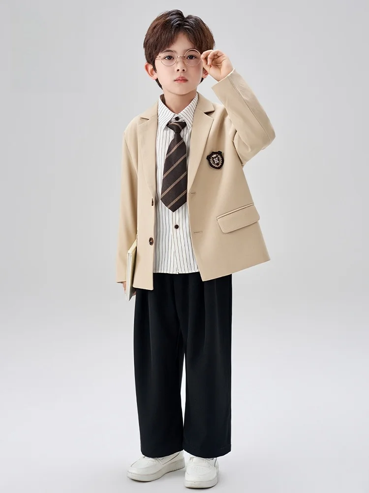 4歳 服のサイズ 男の子 で迷うなら、小学一年生 服装 に合うアイテムは？