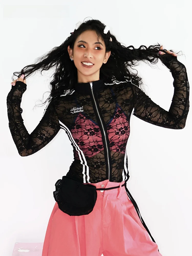 Y2Kファッションのトレンドとしての美式レースTシャツ：修身型ダブルジッパーデザインの実用性とスタイル分析