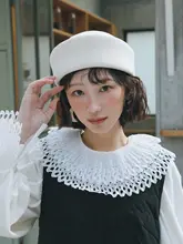優雅な白色の羊毛製レディスハット【秋冬用・円形・上品なデザイン】