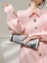 春用 ゆったりフィット ピンクボタン付きカラーシャツ【通勤スタイル・長袖】