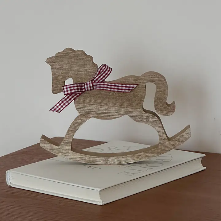 レトロデザインの手作り置物！ウィンザーチェア型のロッキングホース【インテリア装飾・撮影用アイテム】