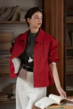 華やかなローズレッドの短めジャケット【ゆったりシルエット・デザイン性の高いコート】