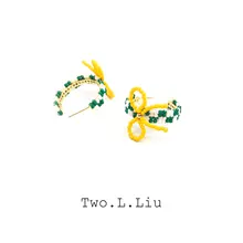 個性的なデザインのリボン型イヤリング【ハンドメイド・爽やかな夏のアクセサリー】