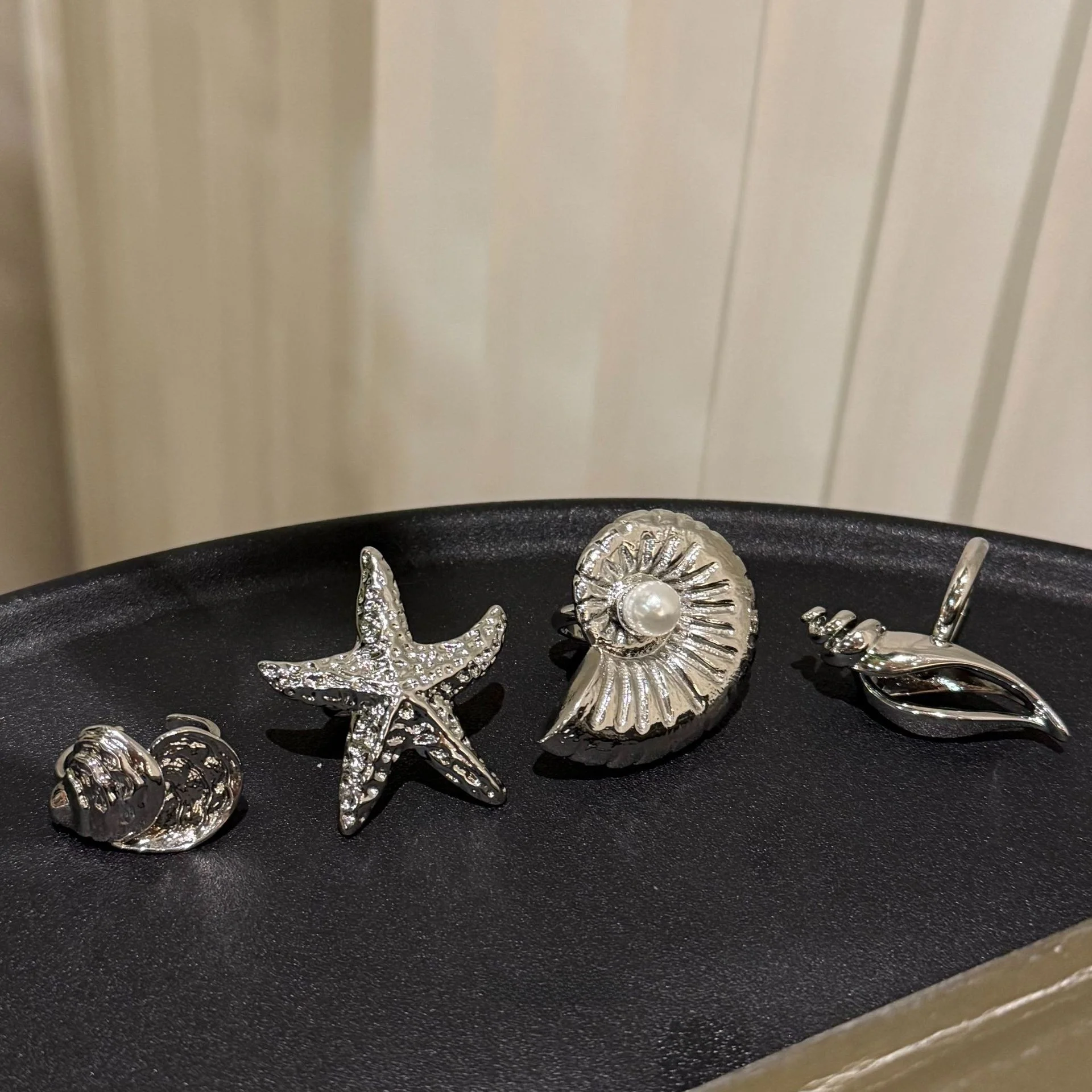 右手薬指に合う指輪とは？シルバー海星モチーフ指輪の実際のフィット感とデザイン特性