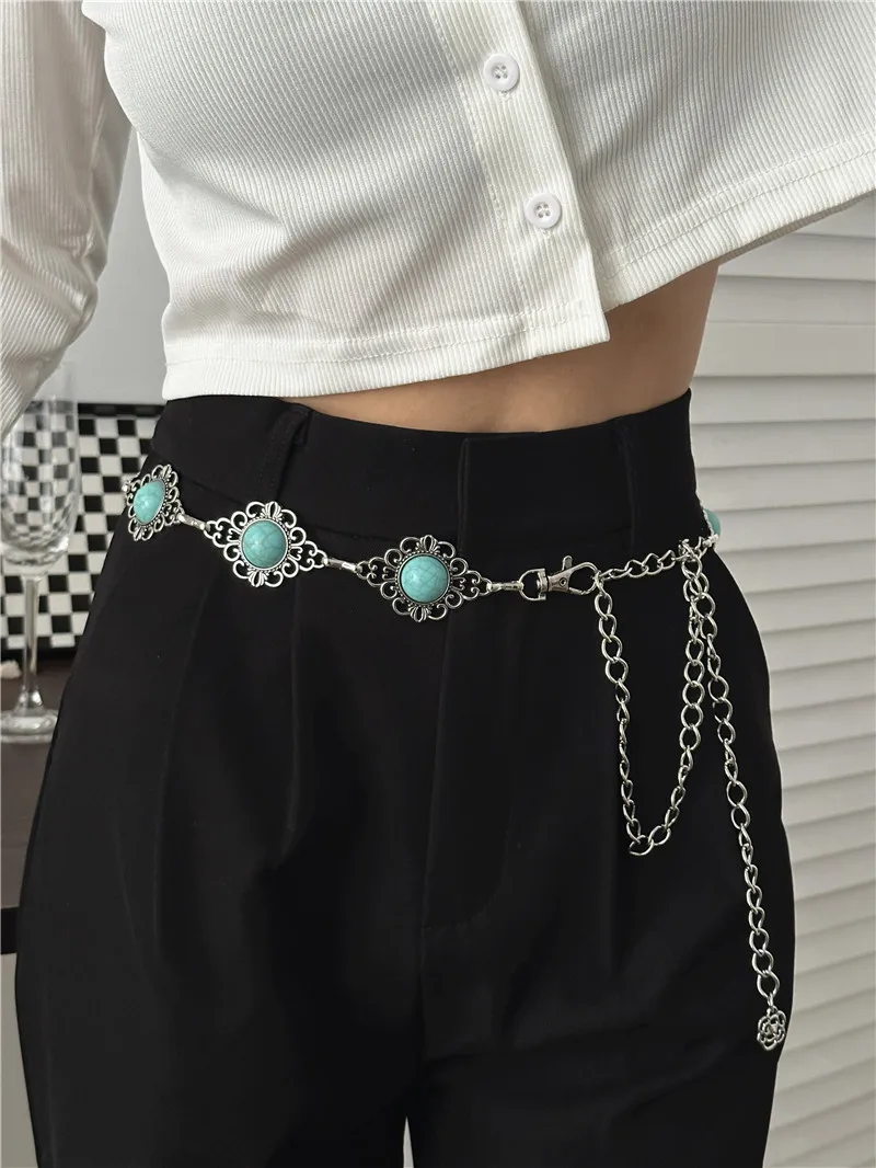 お腹が見える服に悩むなら、この1つのアイテムで解決できる？