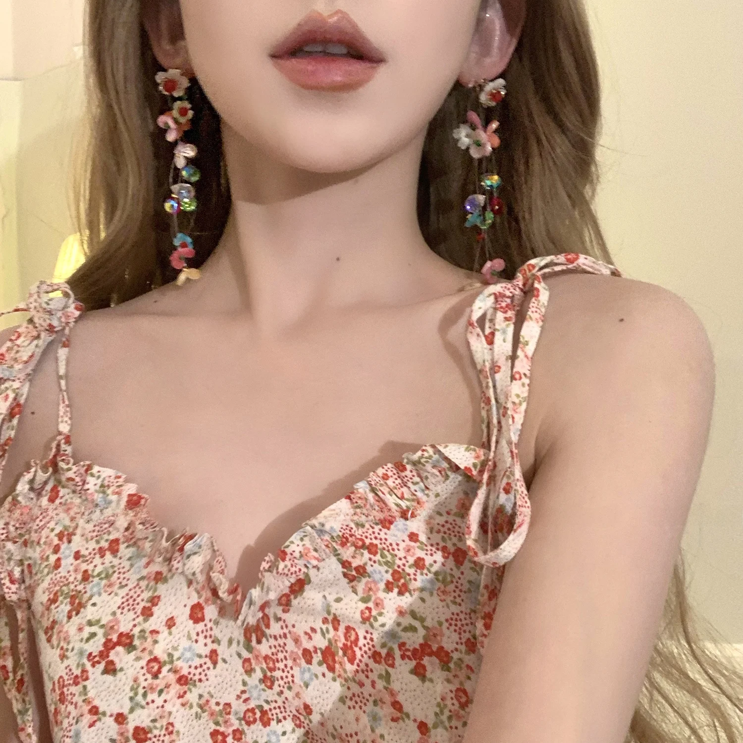 華やかなカラフルな花モチーフの流れるフリンジ付きピアス【イヤリング・ノー打孔・エレガントデザイン】