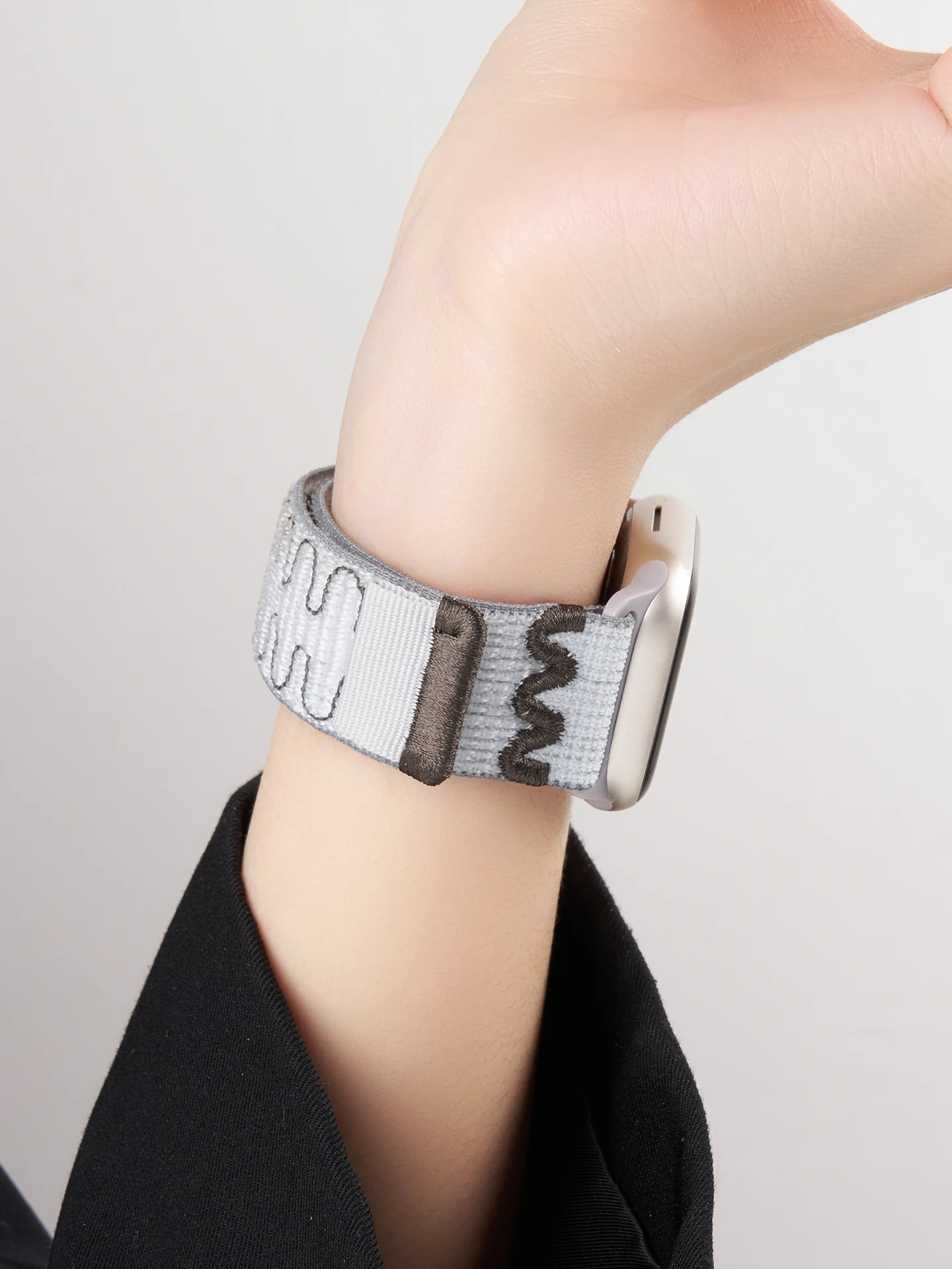 Apple Watch Line と Samsung Galaxy Watch を比較するなら、この表带が本当の差を生む？