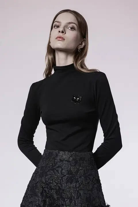 ブラック長袖Tシャツ【レディース・フィット感のあるデザイン・スタンドカラー】
