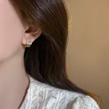 赤いダイヤモンド風両面ハートピアス【軽やかな雰囲気・通勤用】