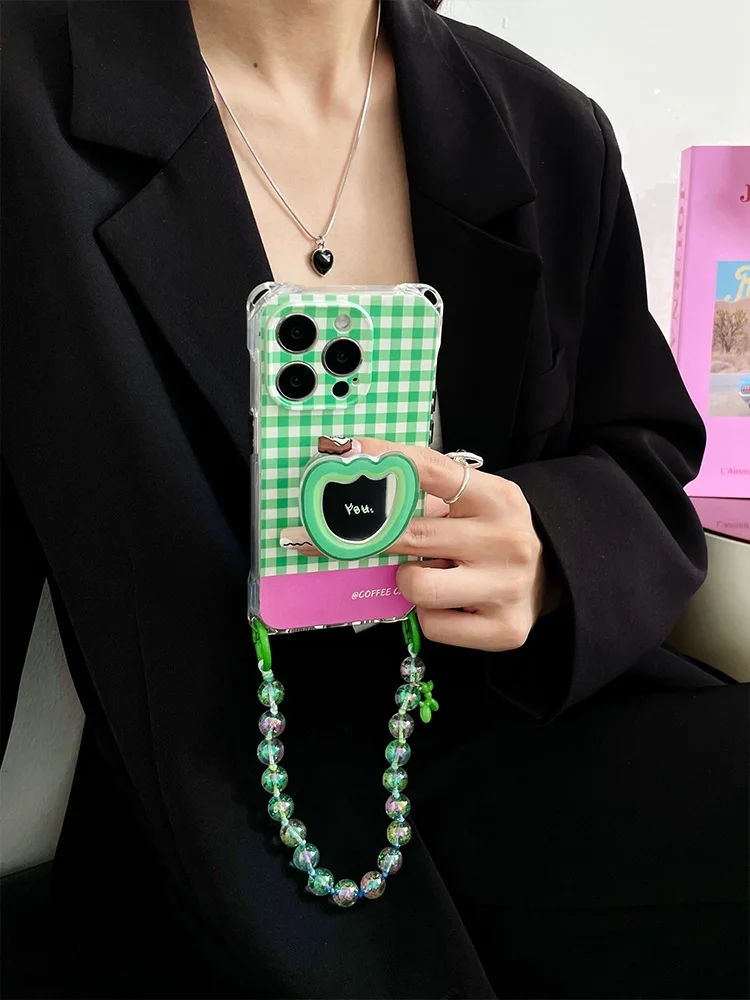 チェック柄ミラー付きスマートフォンスタンド：斜め掛けでマルチデバイスをサポート