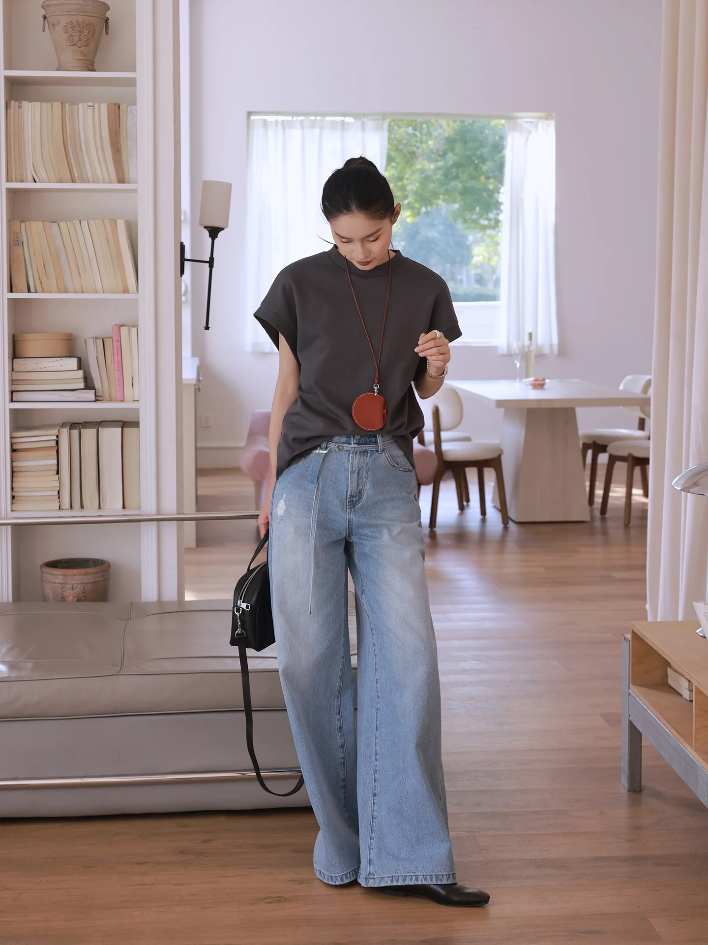 20代の女性が「通勤で気分をリセットする」Tシャツは、これだ？